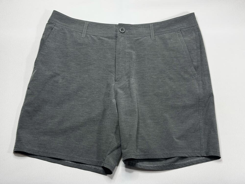 HUK Performance Fishing Men's Flat Front Gray Shorts - Size 38 (39x7)*